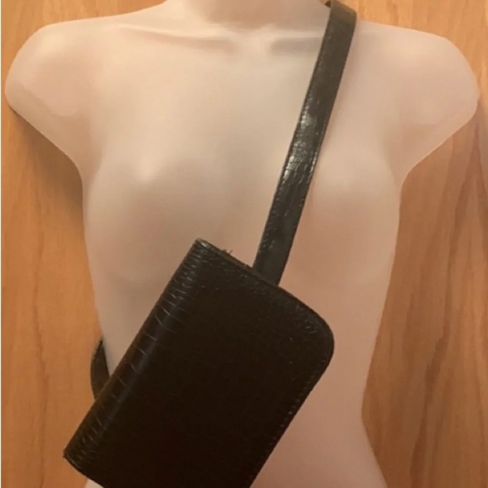 Badiya Belt Bag Embossed Vegan Fanny Pack Faux Leather NWOT EUC - Picture 7 of 14
